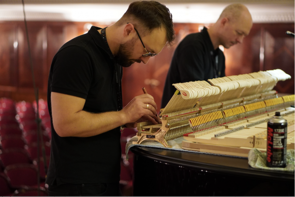 ショパン国際ピアノコンクール ピアノメーカーFAZIOLIチーム｜株式会社